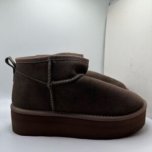 CUSHIONAIRE Women's Genuine Suede pull platform boot +Memory Foam 10 WIDE CHESTN